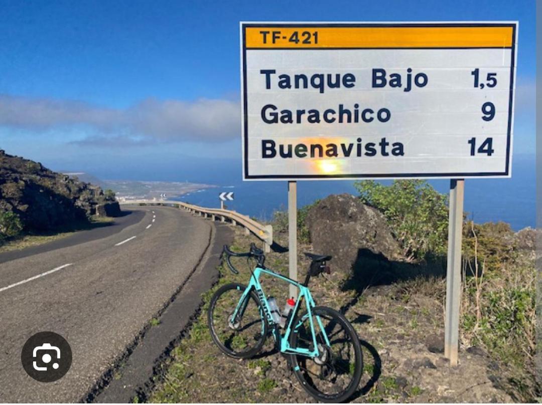 La Fortaleza Erjos-El Tanque Bagian luar foto